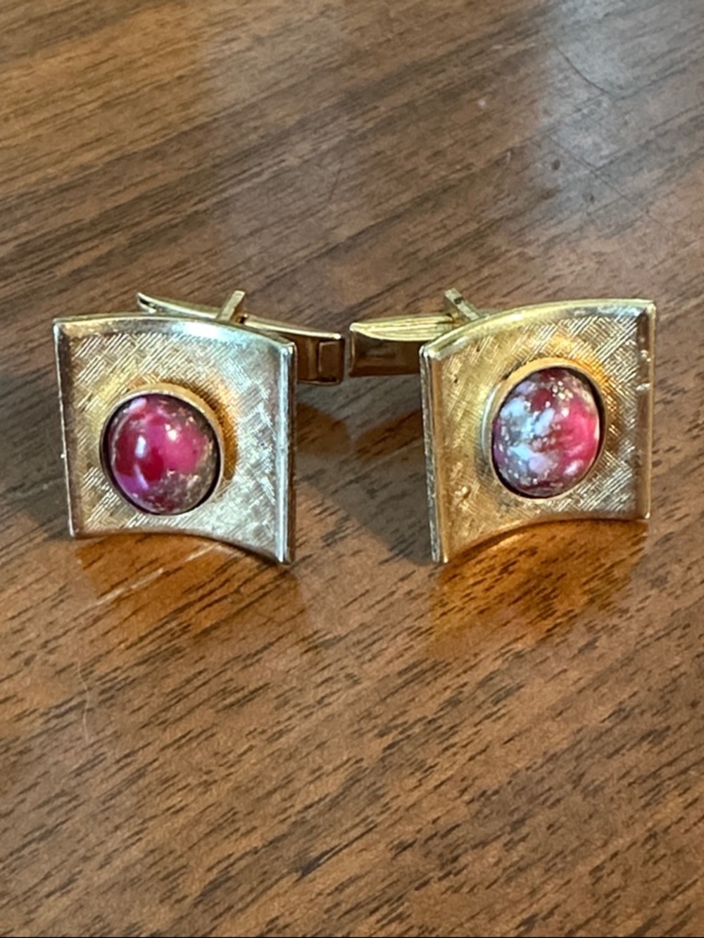 Vintage 50s/60s Gold-Tone Cufflinks with Pink Marbled Stone